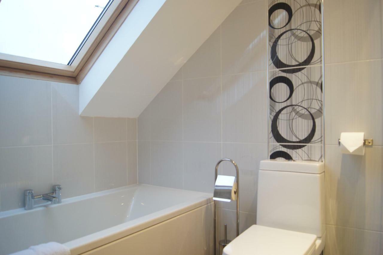 Modern, Cosy Apartment In Bearsden With Private Parking 글라스고 외부 사진