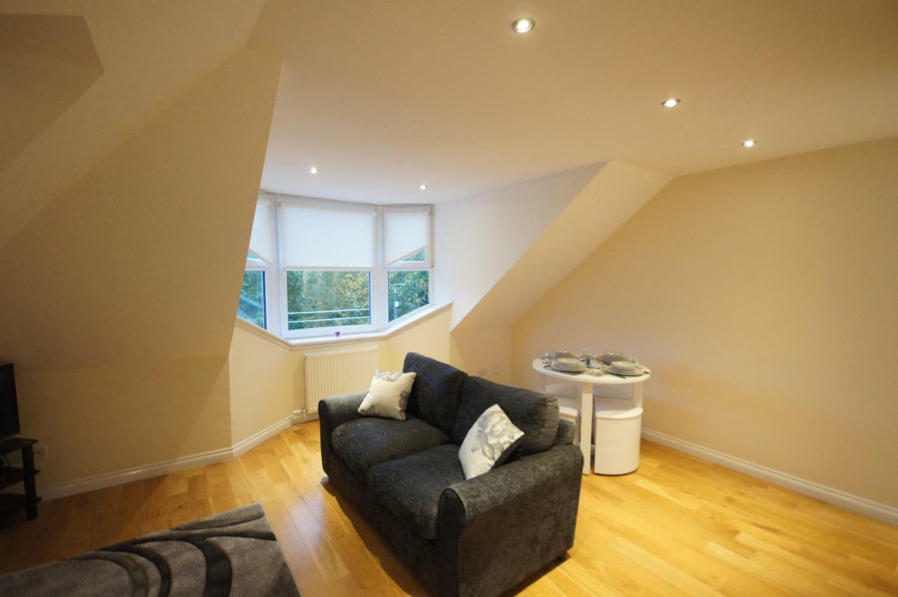 Modern, Cosy Apartment In Bearsden With Private Parking 글라스고 외부 사진