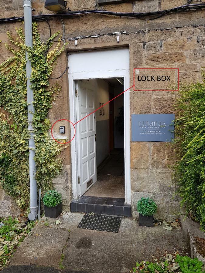 Modern, Cosy Apartment In Bearsden With Private Parking 글라스고 외부 사진